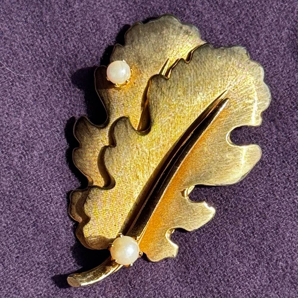 Gold Tone Oak Leaf Brooch Pin Faux Pearl Nature Botanical Vintage Style